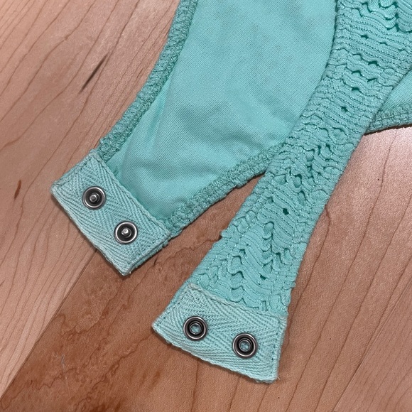 Textured blue sleeveless bodysuit, size XS by Revamped - Picture 11 of 11